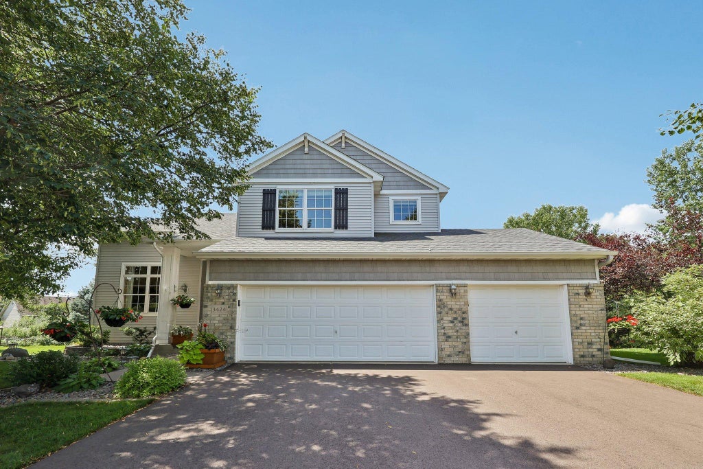 Photo of 3424 N View Bay, Woodbury, MN 55125 (MLS # 7107333)