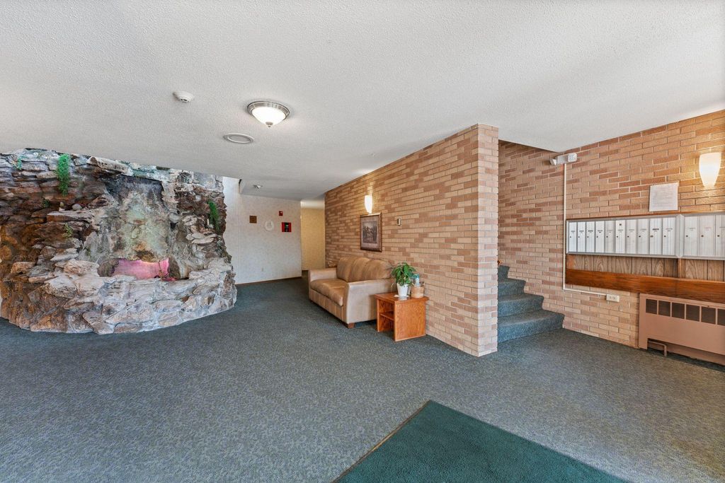 Photo of 2700 Oxford Street N #101, Roseville, MN 55113 (MLS # 7008122)