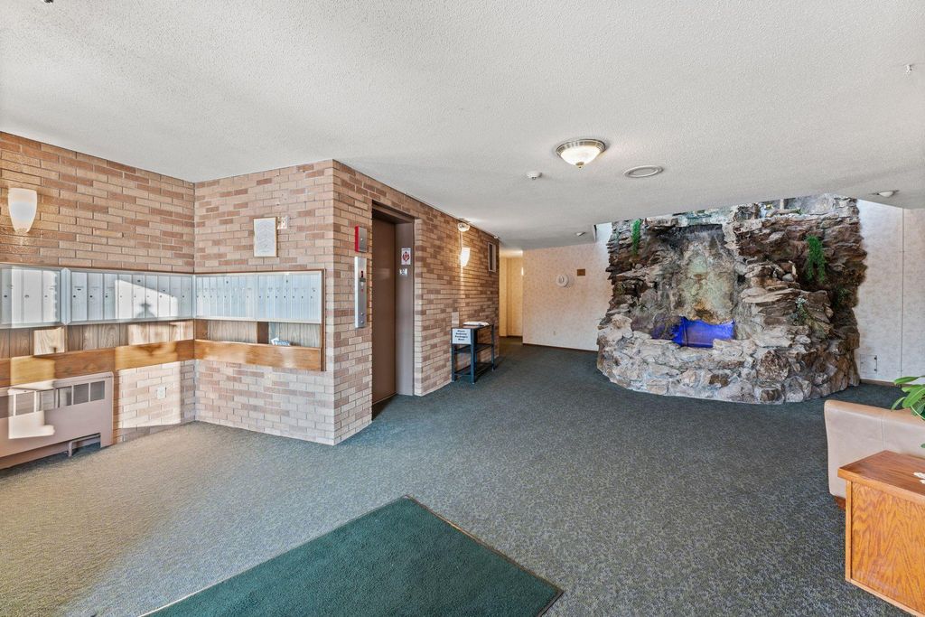 Photo of 2700 Oxford Street N #101, Roseville, MN 55113 (MLS # 7008122)