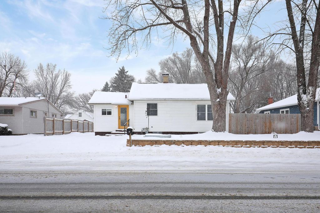Photo of 214 18th Street W, Hastings, MN 55033 (MLS # 6824887)