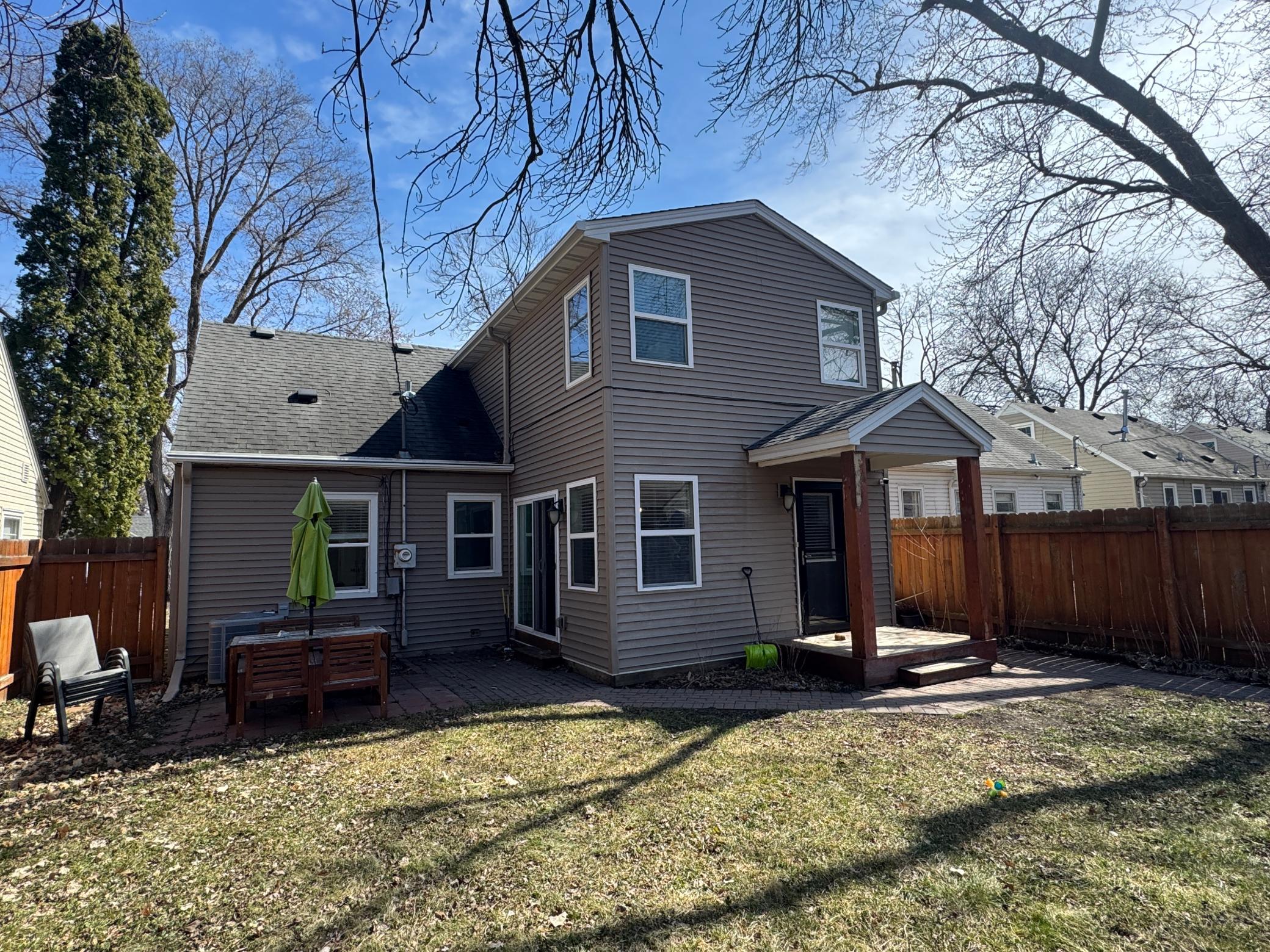 2712 Dakota Avenue S