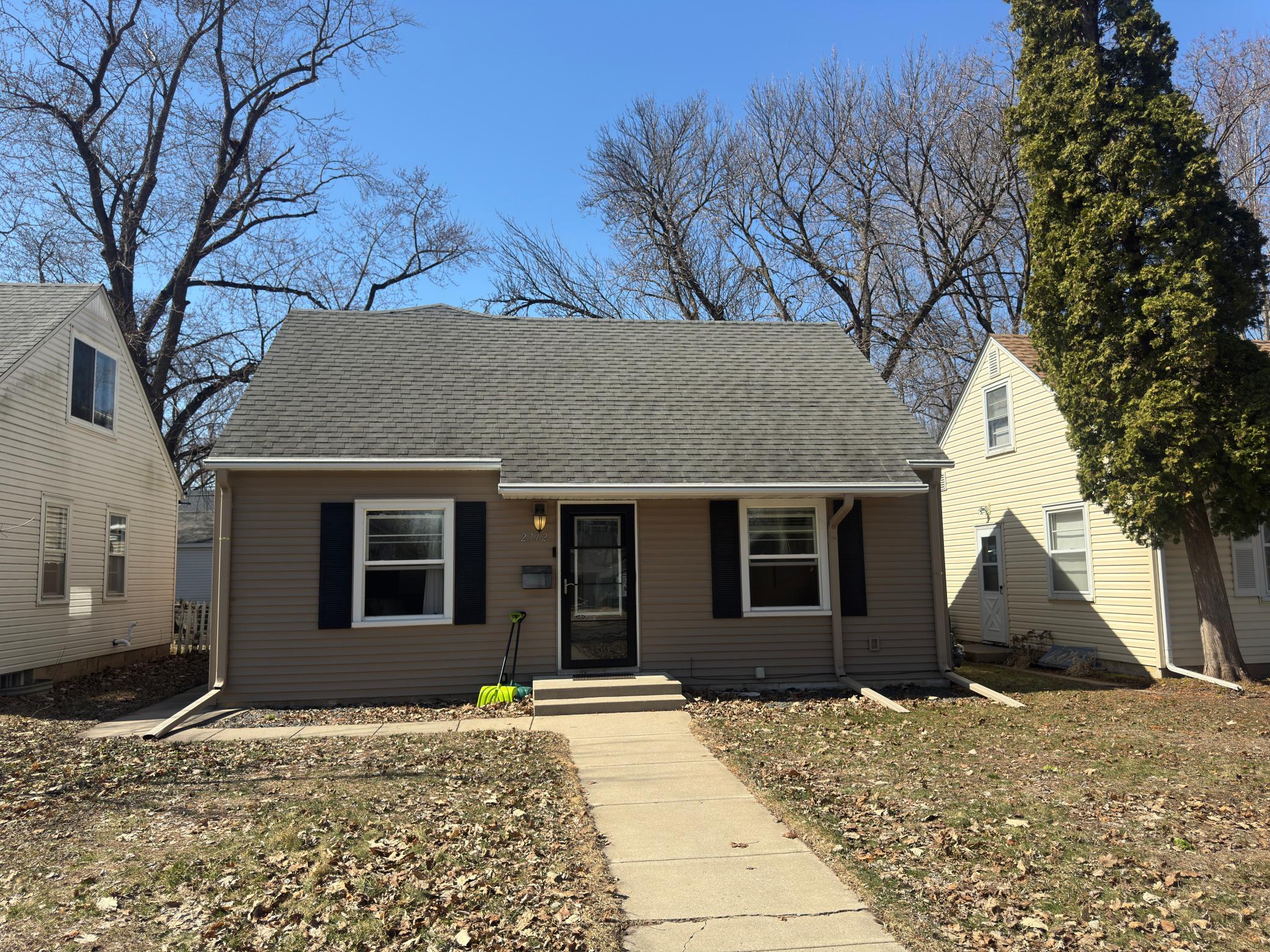 2712 Dakota Avenue S