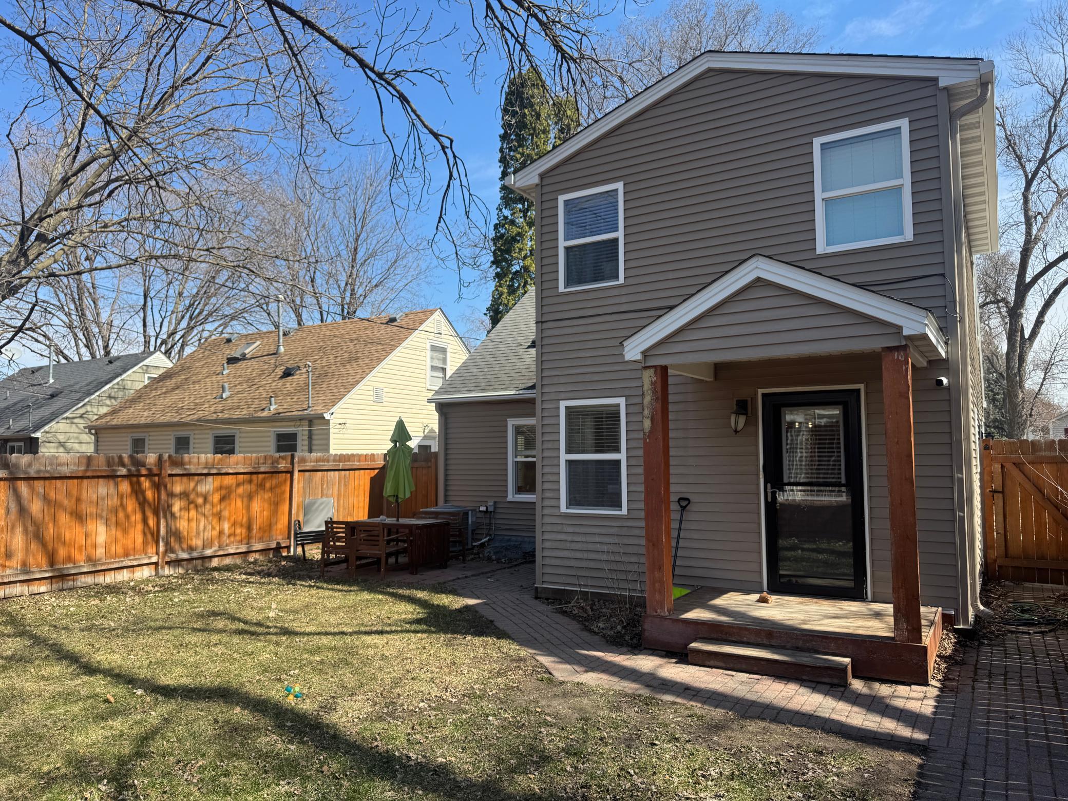 2712 Dakota Avenue S