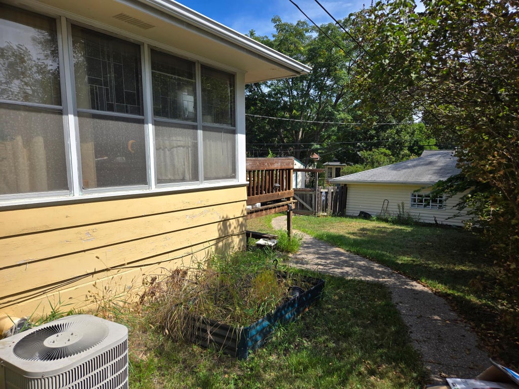 Photo of 3211 Johnson Street NE, Minneapolis, MN 55418 (MLS # 7129238)