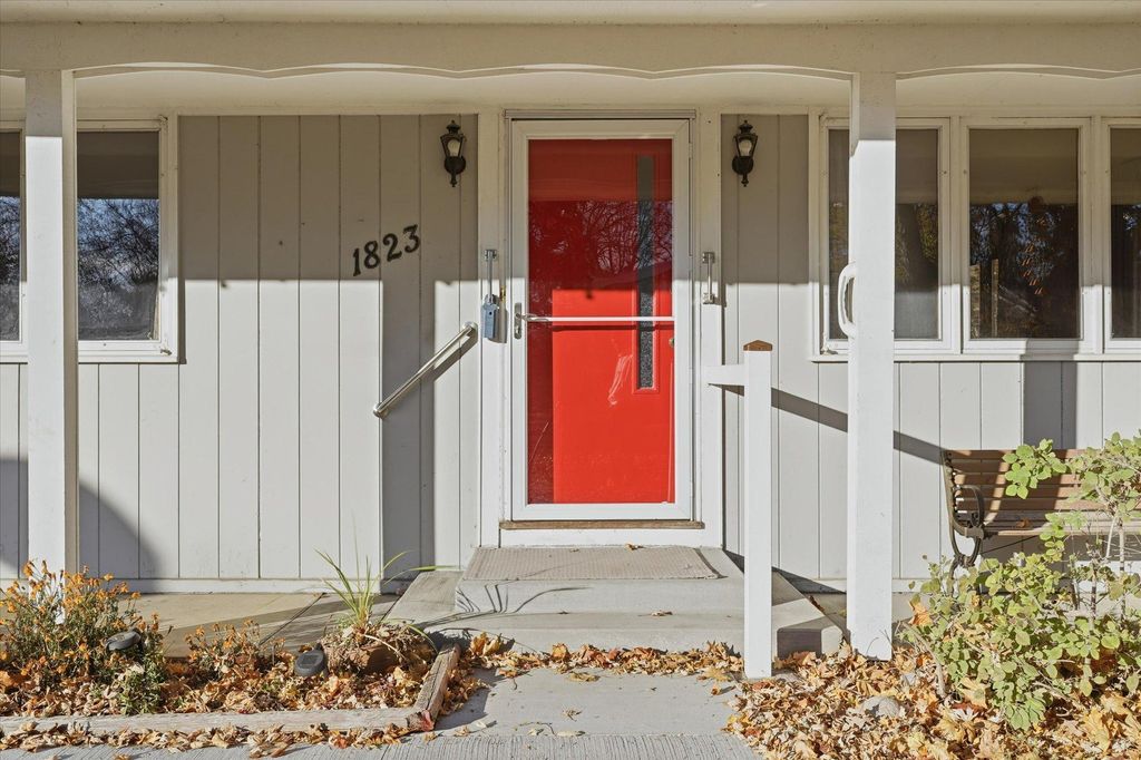 Photo of 1823 Gramsie Road, Arden Hills, MN 55112 (MLS # 6813124)