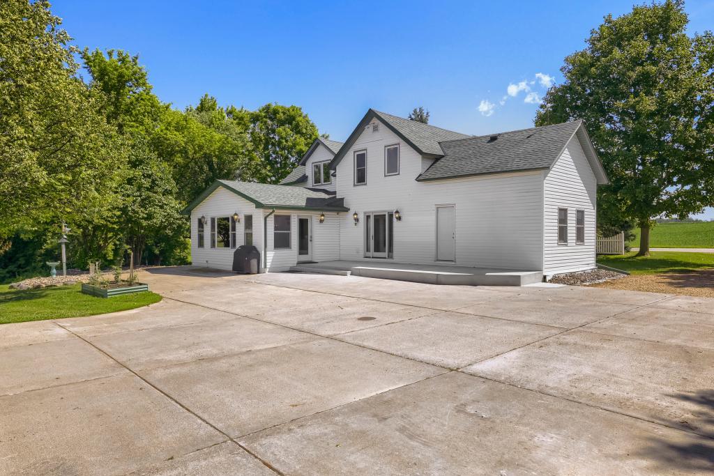 9815 Pioneer Trail