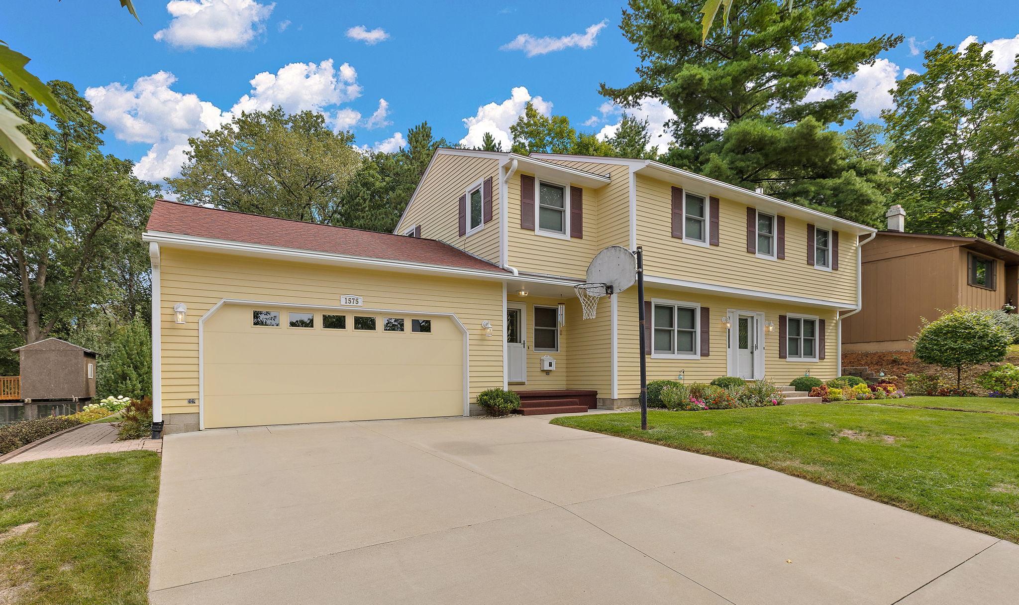 1575 Woodland Drive