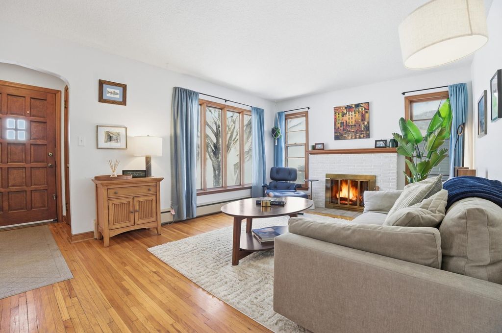 Photo of 1866 Yorkshire Avenue, Saint Paul, MN 55116 (MLS # 7007491)