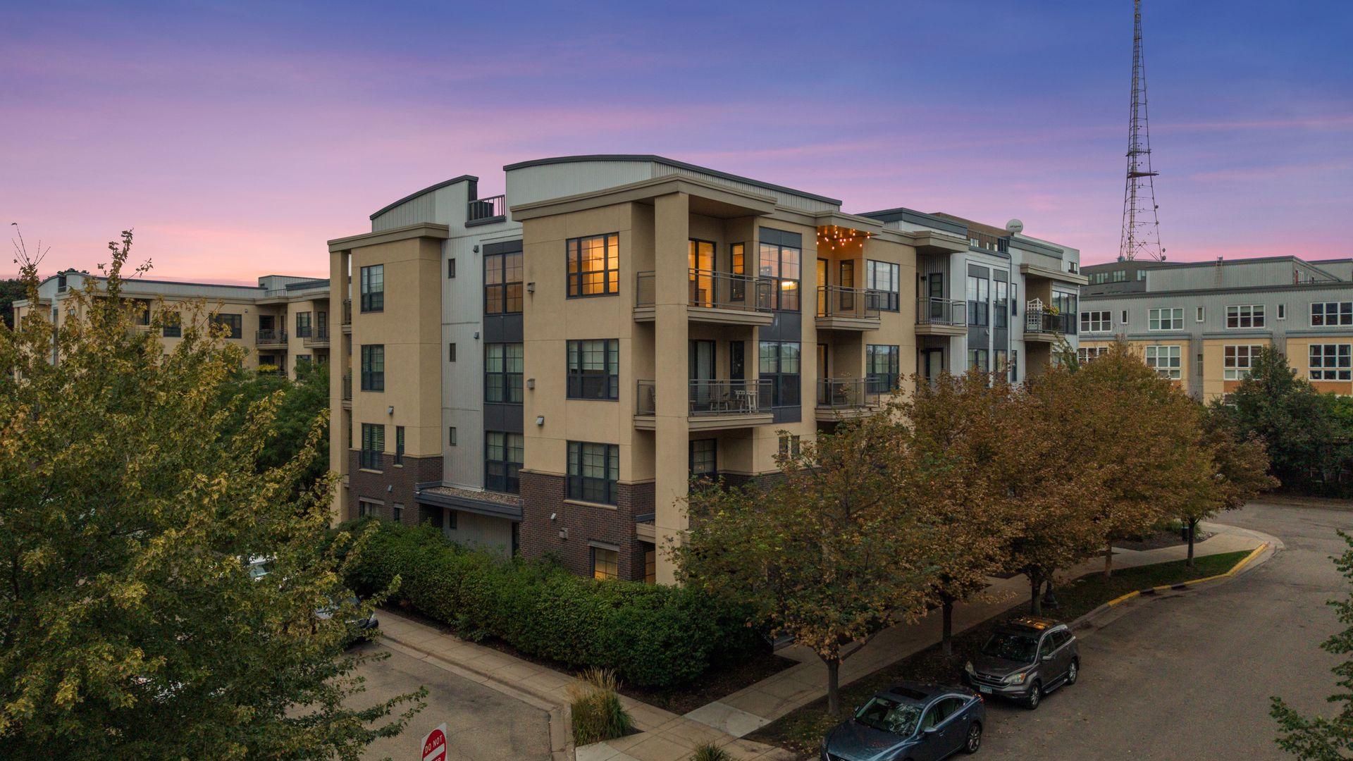 2566 Ellis Avenue 404