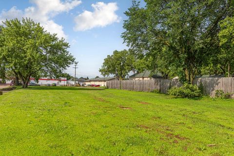 Photo of 1425 4th Street NW, Faribault, MN 55021 (MLS # 7022100)