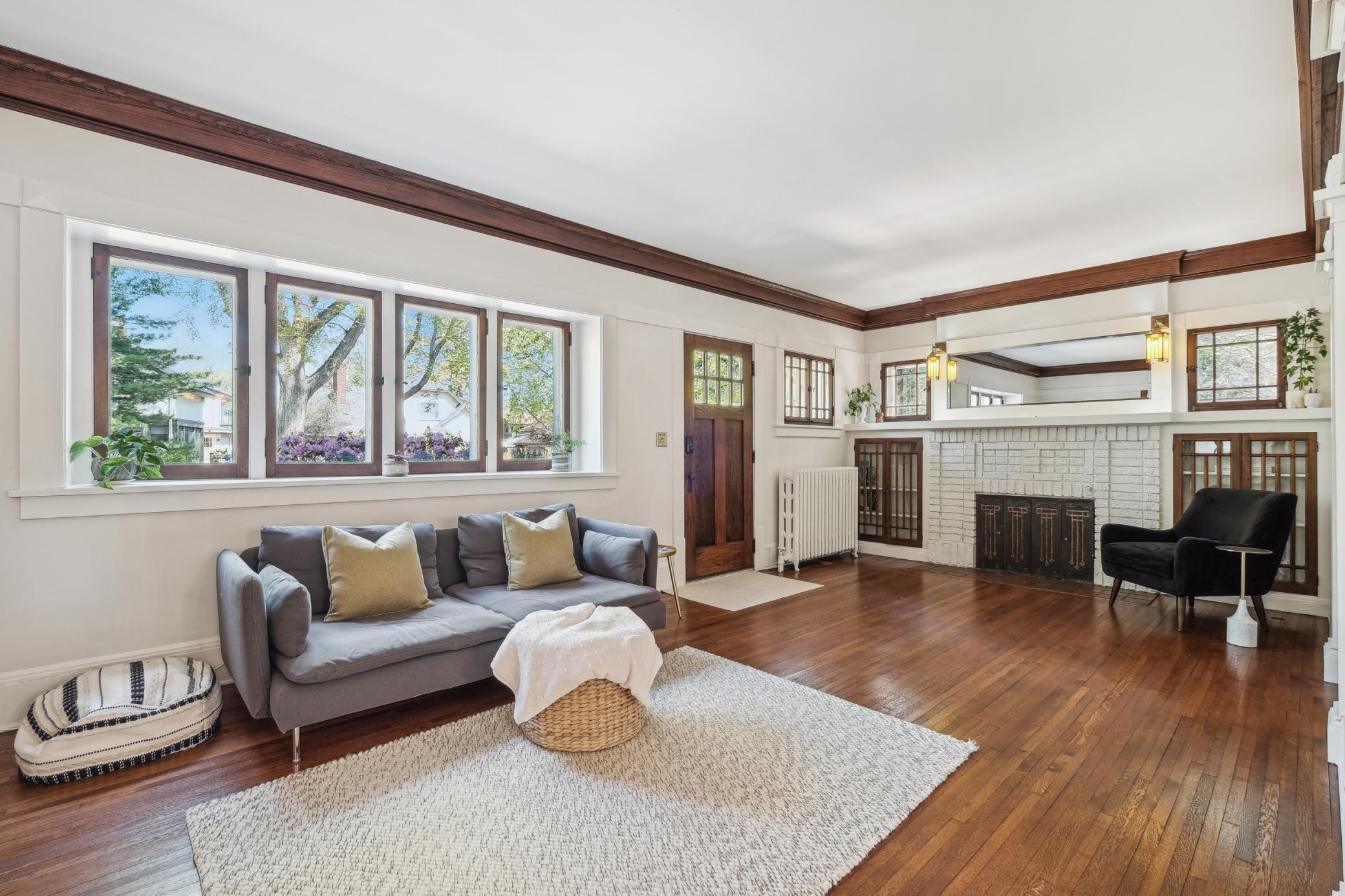1919 W 49th Street