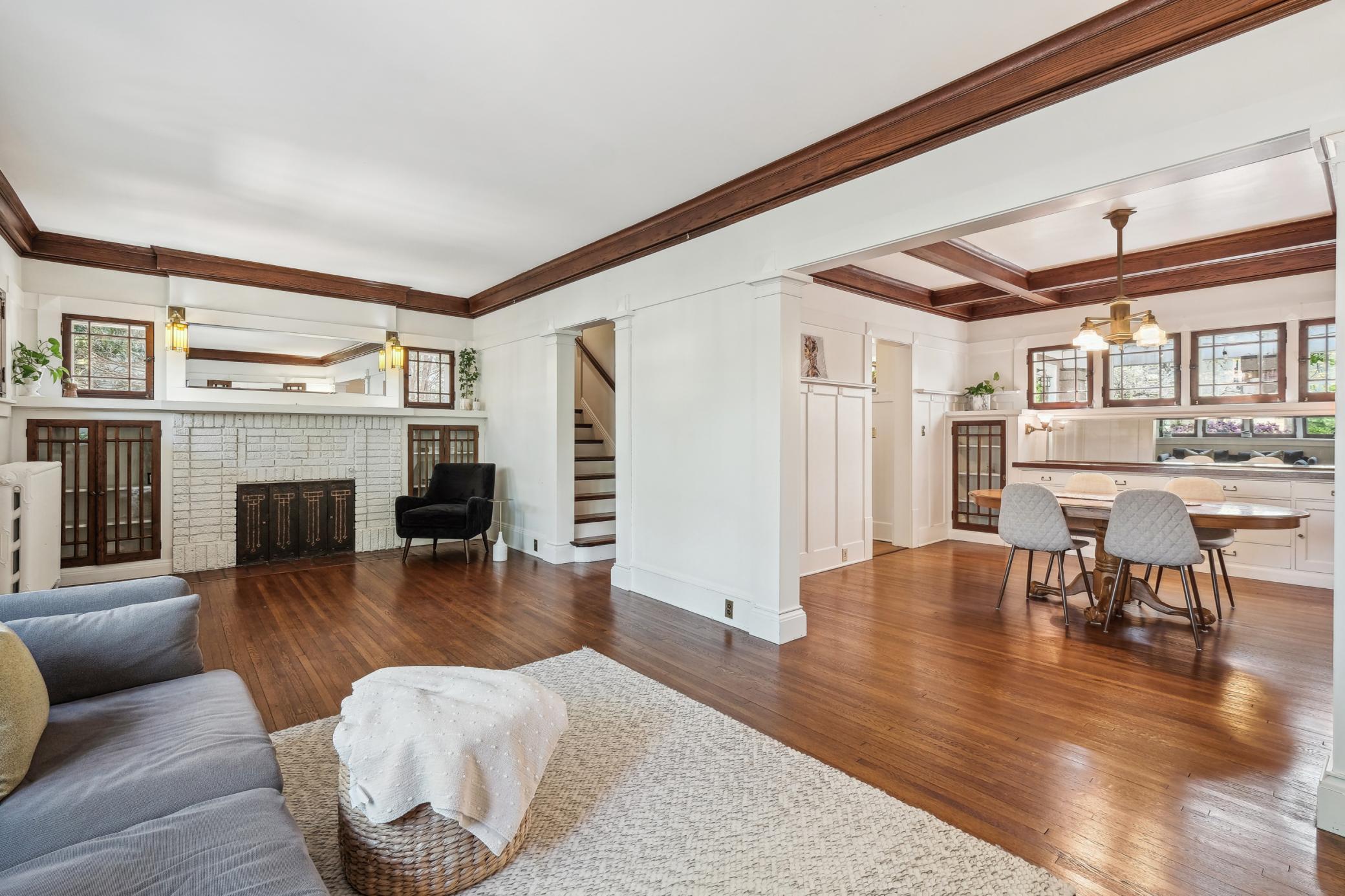 1919 W 49th Street