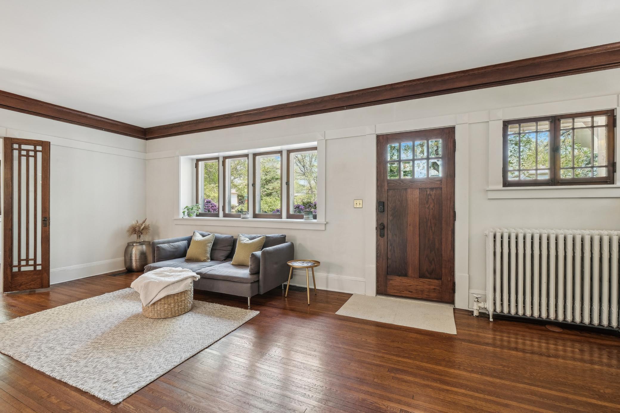1919 W 49th Street
