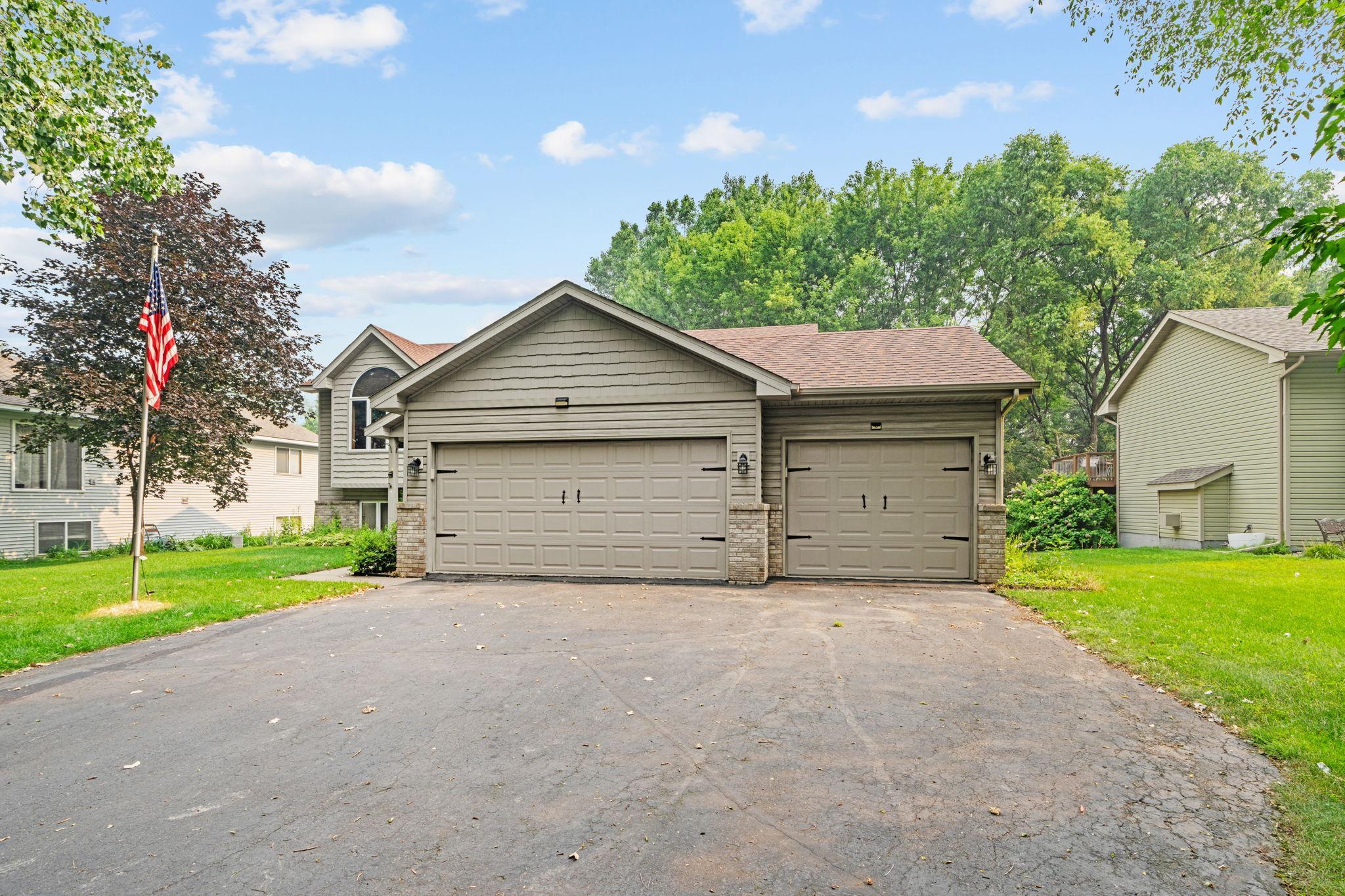 397 Viking Drive E