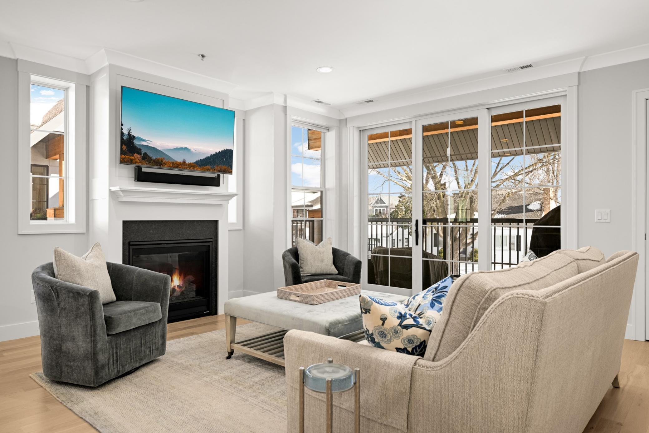 6128 Kellogg Avenue 201B