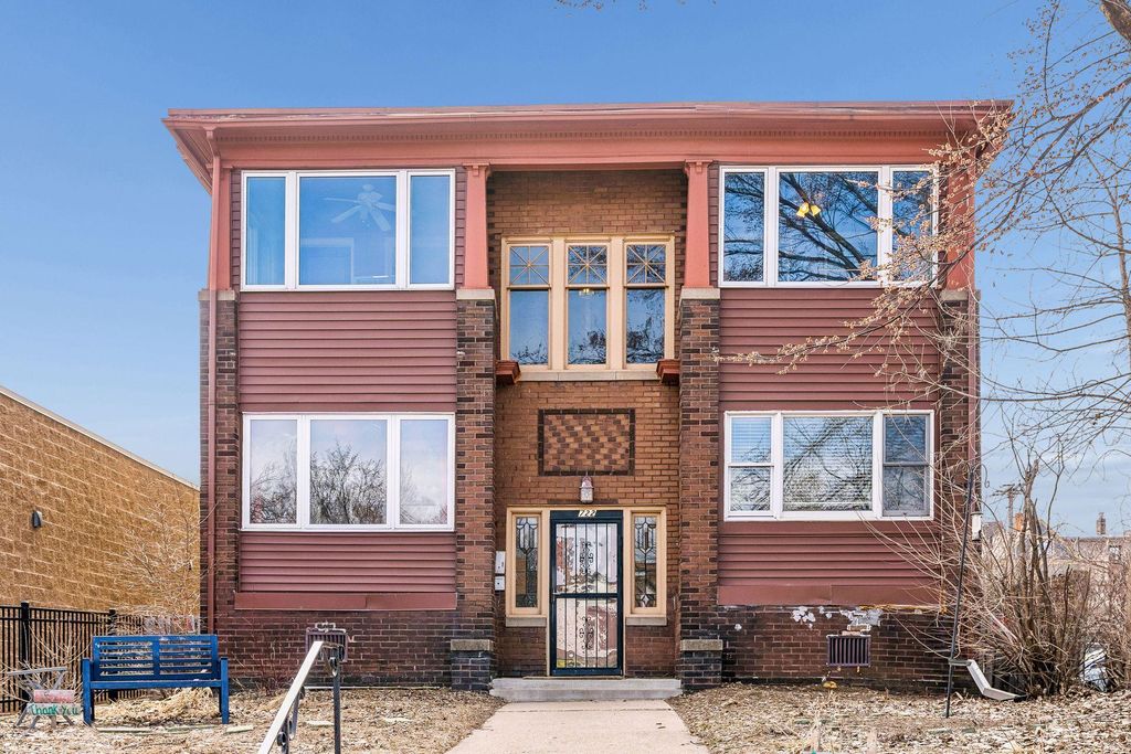 Photo of 722 Grand Avenue #D, Saint Paul, MN 55105 (MLS # 7039628)