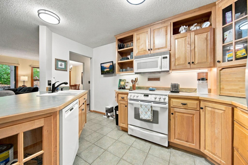 Photo of 15805 26th Avenue N #B, Plymouth, MN 55447 (MLS # 7161607)