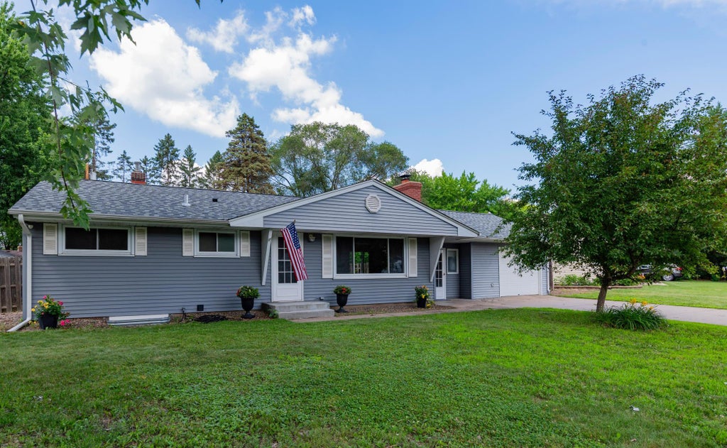 Photo of 2327 Circle Drive, White Bear Lake, MN 55110 (MLS # 7108124)