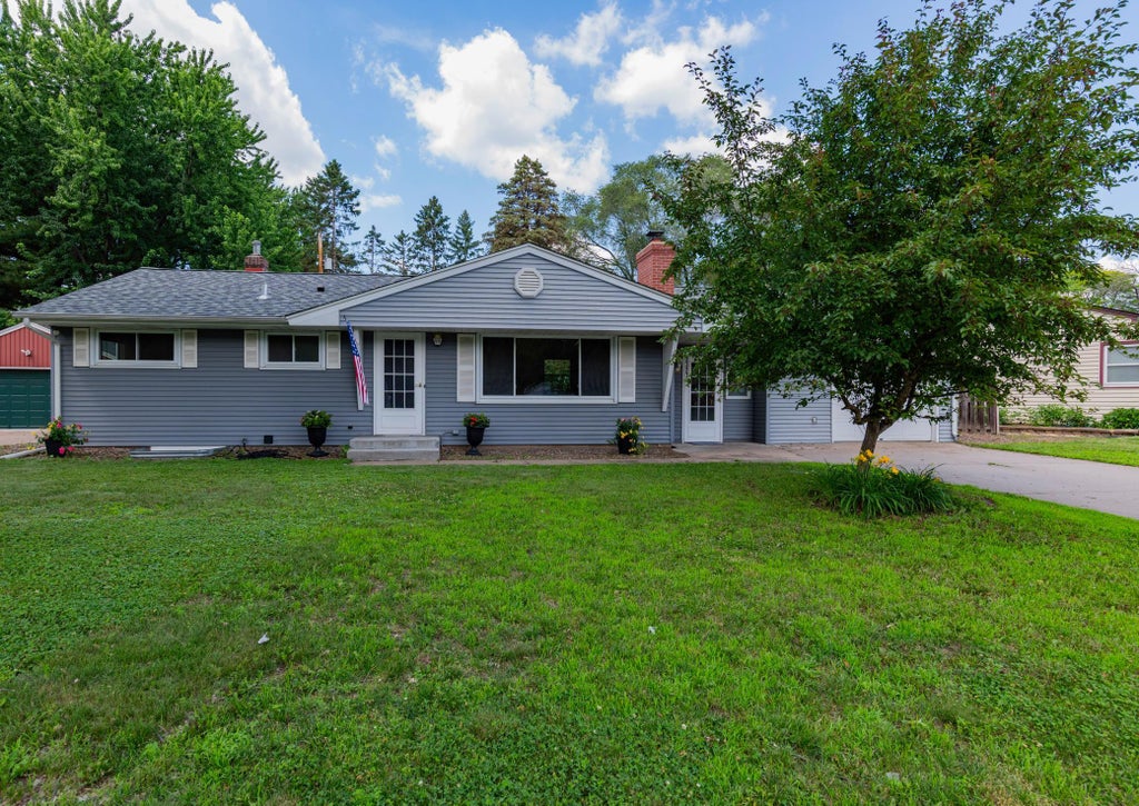 Photo of 2327 Circle Drive, White Bear Lake, MN 55110 (MLS # 7108124)