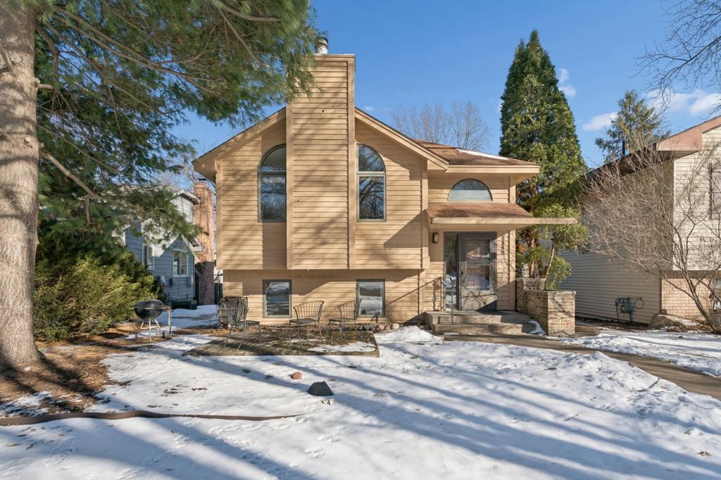 Photo of 4340 Halifax Avenue N, Robbinsdale, MN 55422 (MLS # 7000958)