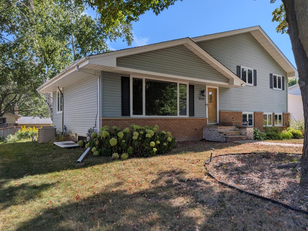 Photo of 4632 Gettysburg Avenue N, New Hope, MN 55428 (MLS # 7137610)