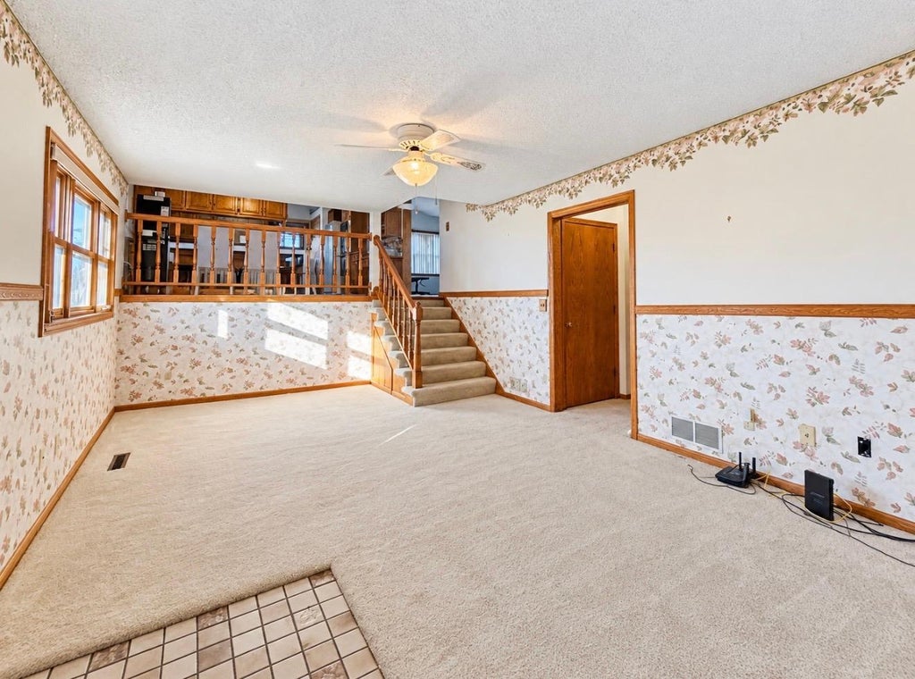 Photo of 886 Iroquois Avenue, Saint Paul, MN 55119 (MLS # 7161390)