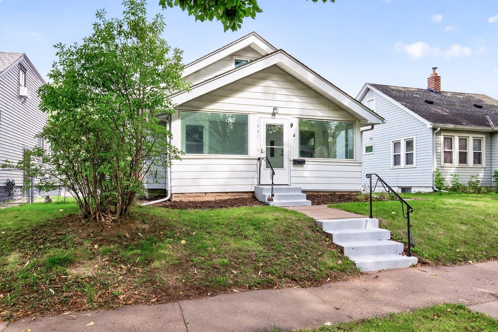 Photo of 1927 Sherwood Avenue, Saint Paul, MN 55119 (MLS # 7136410)