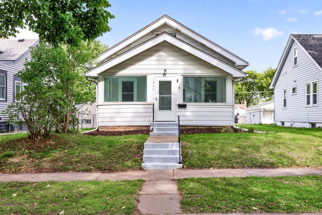 Photo of 1927 Sherwood Avenue, Saint Paul, MN 55119 (MLS # 7136410)