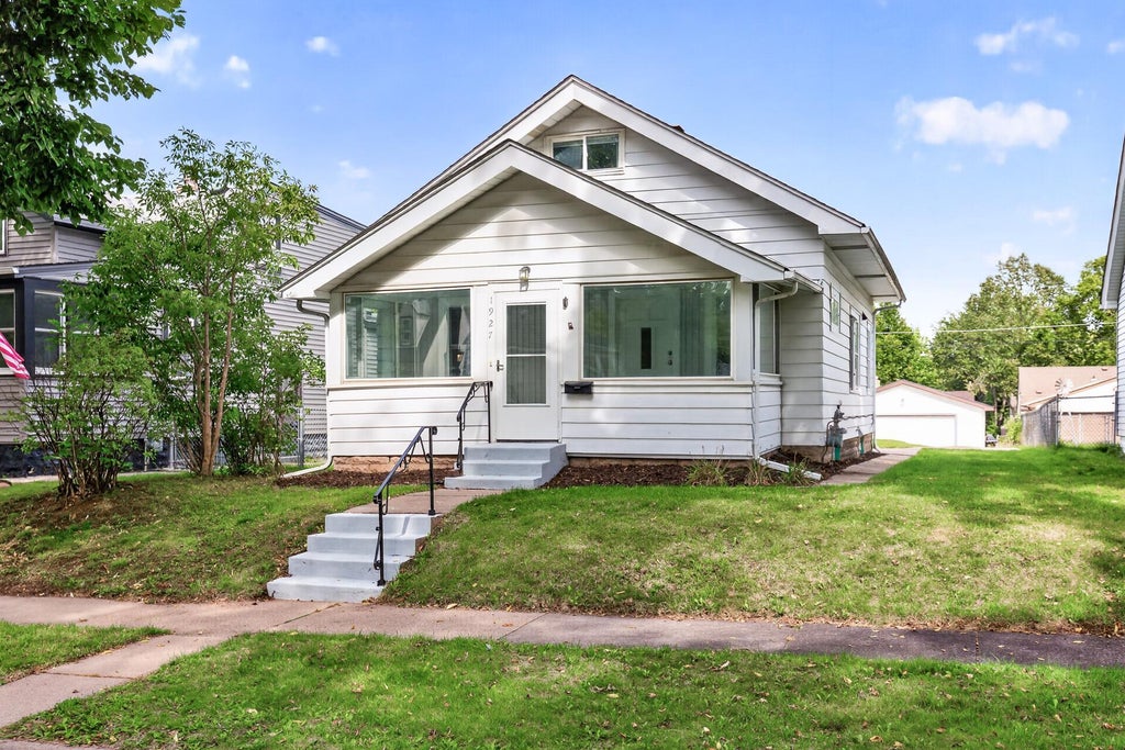 Photo of 1927 Sherwood Avenue, Saint Paul, MN 55119 (MLS # 7136410)