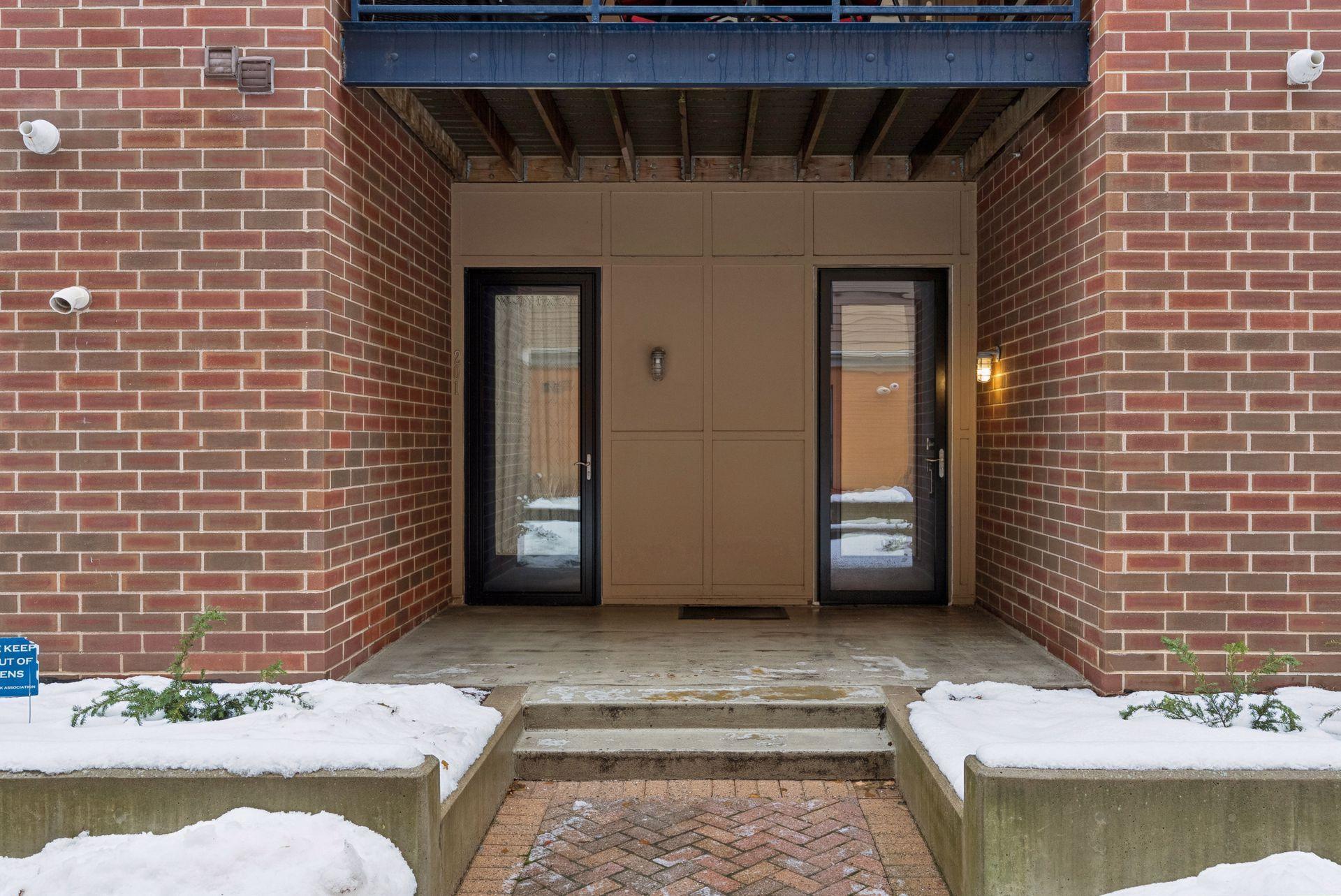 209 8th Street E 201