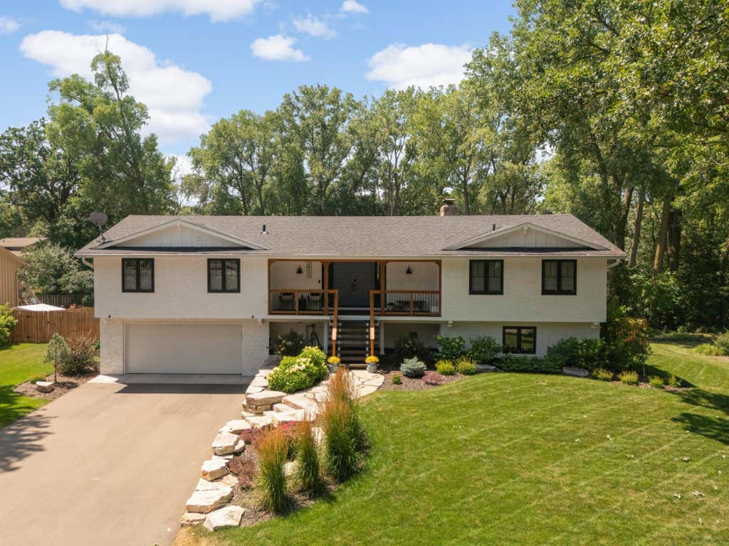 Photo of 2615 Garland Lane N, Plymouth, MN 55447 (MLS # 7115538)
