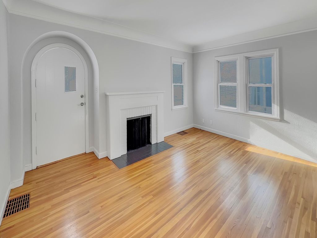 Photo of 1147 Hoyt Avenue W, Saint Paul, MN 55108 (MLS # 7005678)