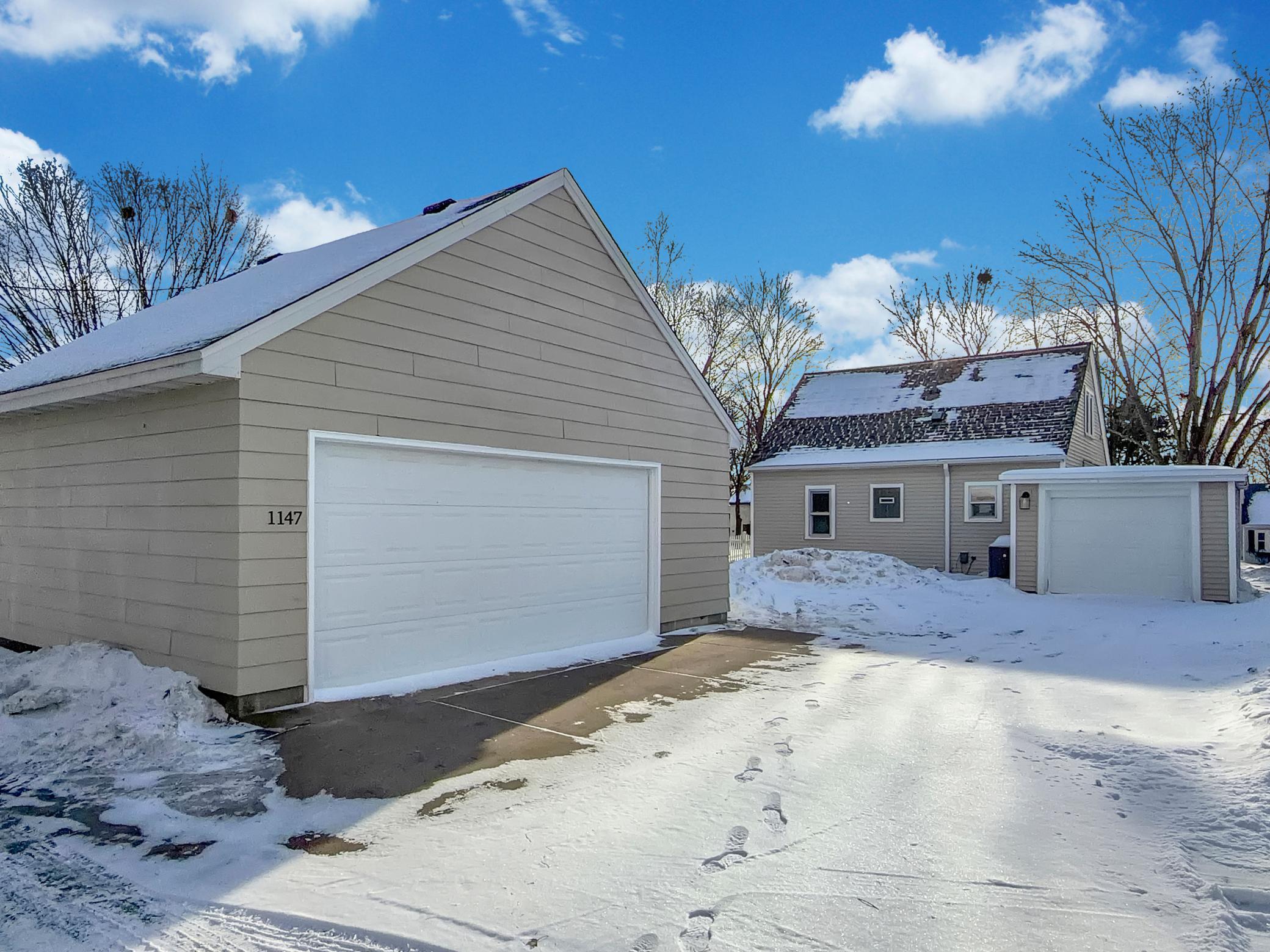 1147 Hoyt Avenue W