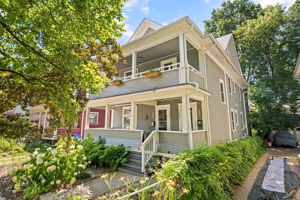 Photo of 1060 Hague Avenue, Saint Paul, MN 55104 (MLS # 7106228)