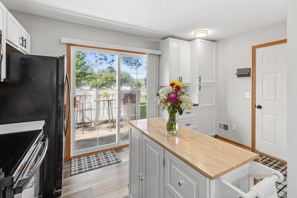 6256 158TH ST W # 57, APPLE VALLEY, MN 55124 - Image c8fd621059ad92ffd2e1eb5c4499e99c/4005712959
