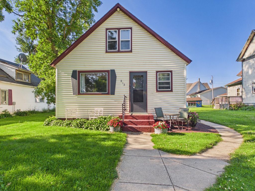 Photo of 213 E 4th Street, Cyrus, MN 56381 (MLS # 7104326)