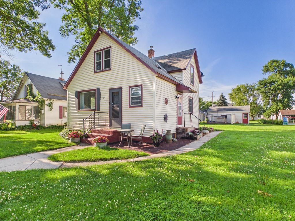 Photo of 213 E 4th Street, Cyrus, MN 56381 (MLS # 7104326)