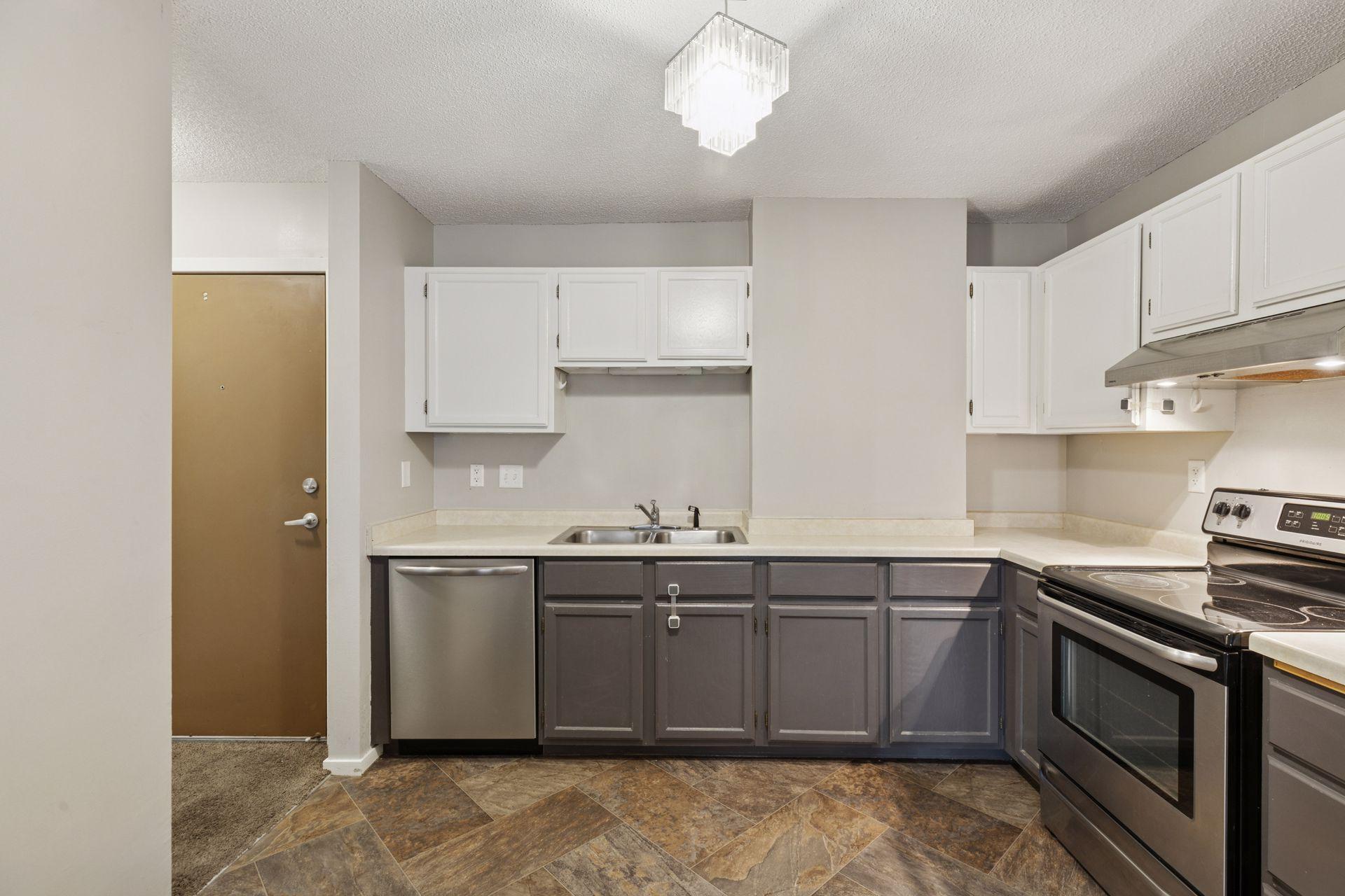 66 9th Street E 1609