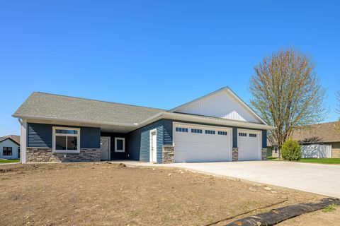 Photo of 1308 Sherwood Street SE St, Hutchinson, MN 55350 (MLS # 6820358)