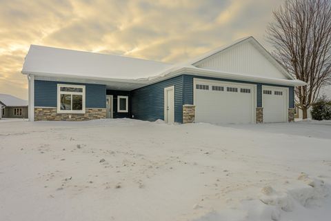 Photo of 1308 Sherwood Street SE St, Hutchinson, MN 55350 (MLS # 6820358)