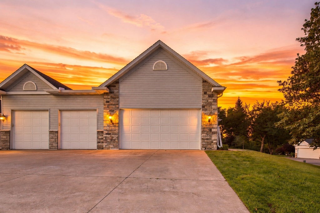 Photo of 710 Gilfillan Lane, White Bear Twp, MN 55127 (MLS # 7090039)