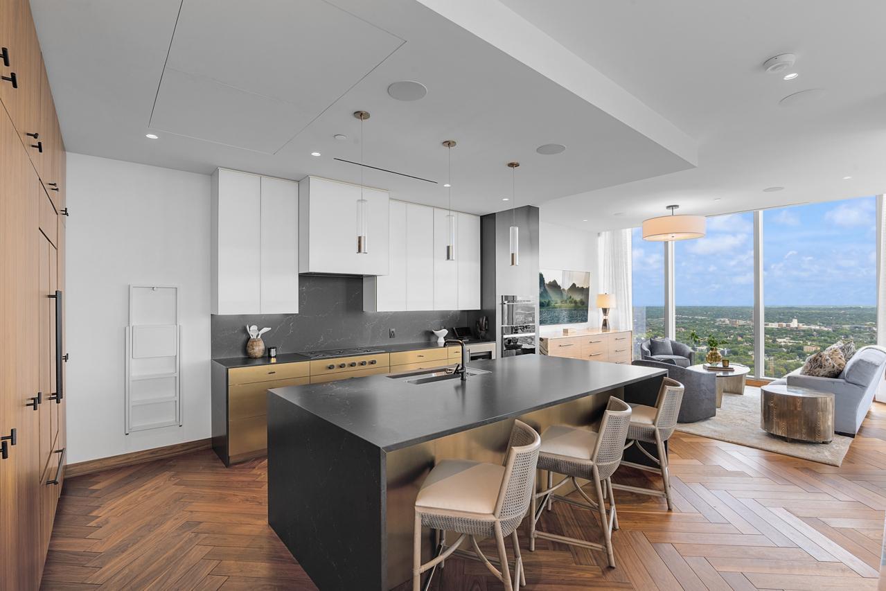 255 Hennepin Avenue 3402