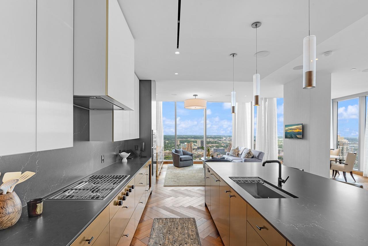 255 Hennepin Avenue 3402
