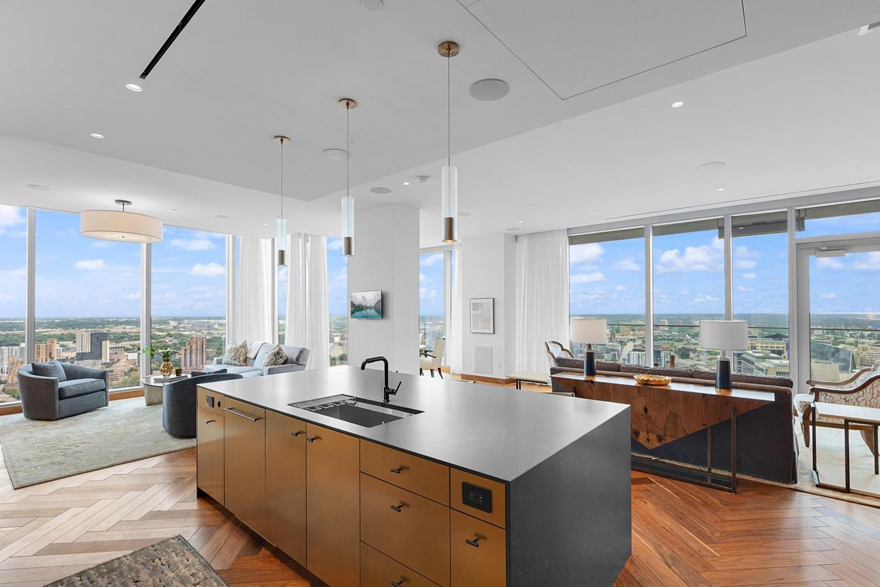 255 Hennepin Avenue 3402