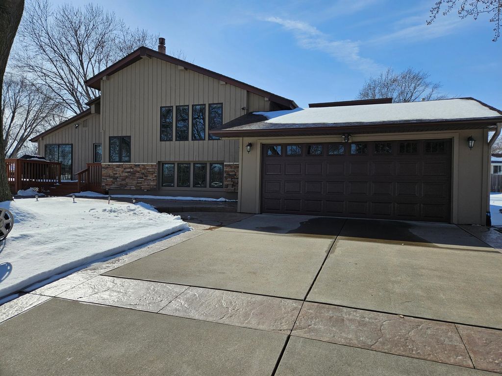 Photo of 8100 Wynnwood Road, Golden Valley, MN 55427 (MLS # 7039030)
