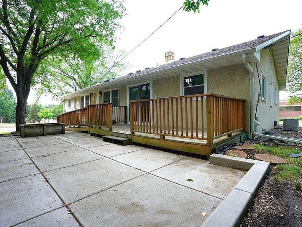 Photo of 248 Ruth Street N, Saint Paul, MN 55119 (MLS # 7069324)