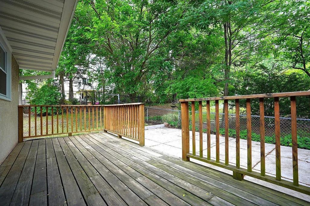 Photo of 248 Ruth Street N, Saint Paul, MN 55119 (MLS # 7069324)