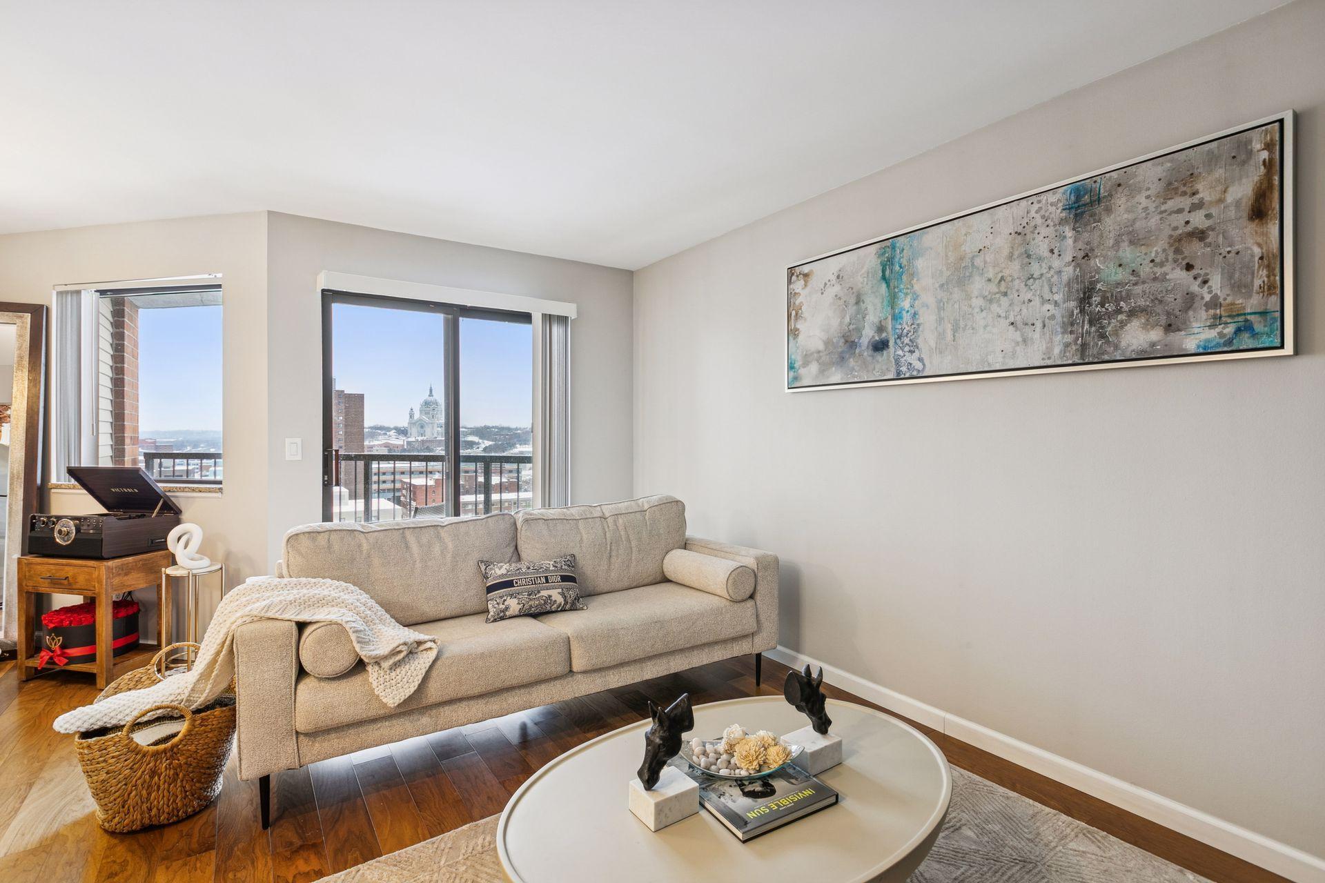 78 10th Street E 1710