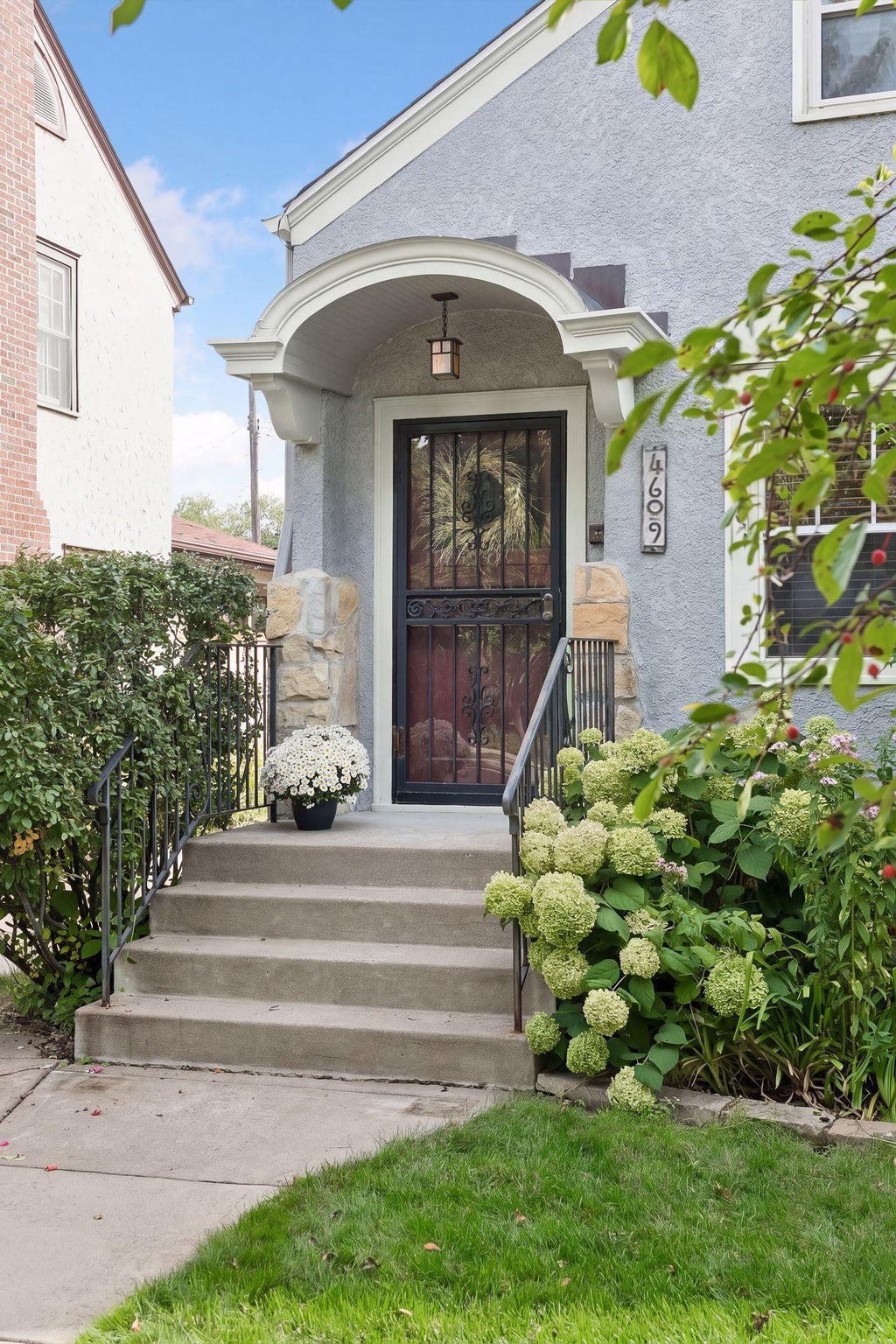 Photo of 4609 Drew Avenue S, Minneapolis, MN 55410 (MLS # 7149158)