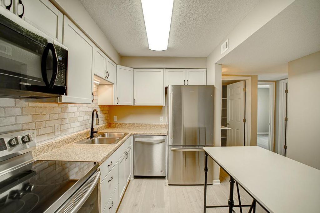 Photo of 2680 Oxford Street N #132, Roseville, MN 55113 (MLS # 7065027)